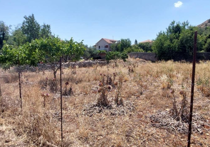 Οικόπεδο 700 τ.μ.