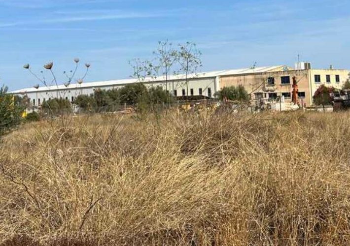 Ημιτελές βιομηχανικό συγκρότημα 8.563 τ.μ.