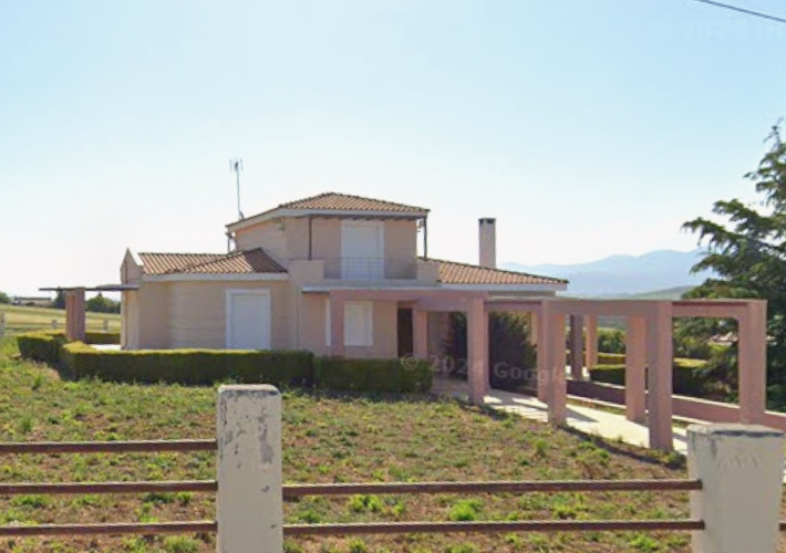 Μονοκατοικία 361 τ.μ. και βοηθητικό κτήριο 50 τ.μ.