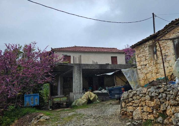 Μονοκατοικία 87 τ.μ. και ημιτελής αποθήκη 35 τ.μ.