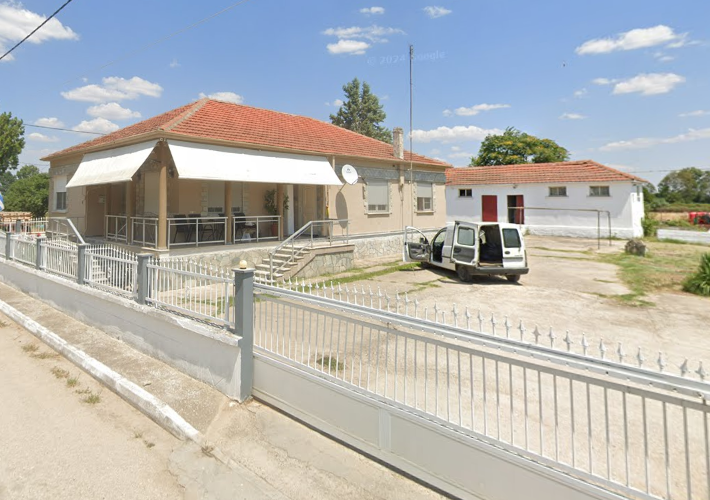 Μονοκατοικία 156 τ.μ. και αποθήκες 166 τ.μ.