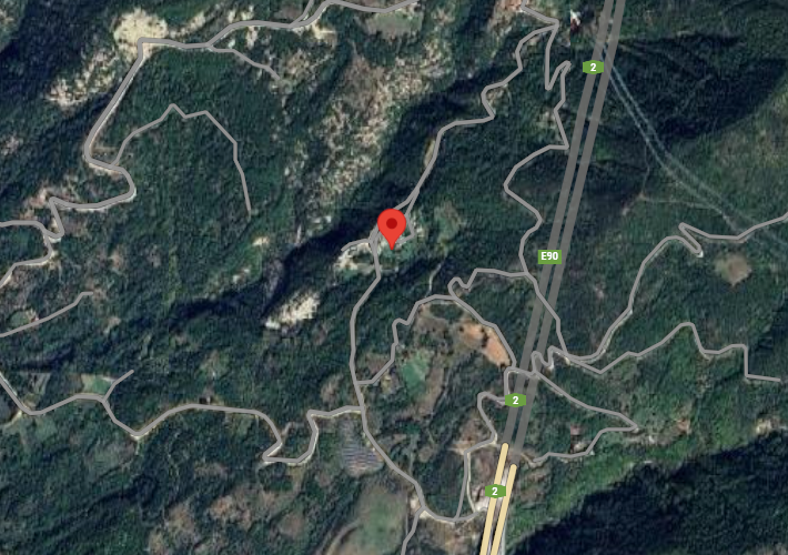 Συγκρότημα κατοικιών 310 τ.μ. με αποθήκη 45 τ.μ.