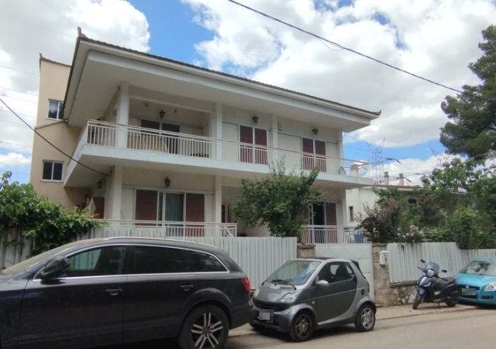 Κτήριο κατοικιών 522 τ.μ. με πισίνα