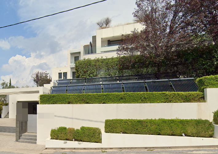 Μεζονέτα 939 τ.μ. με χώρο στάθμευσης και πισίνα