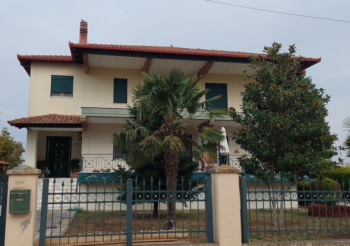 Μονοκατοικία 260 τ.μ. με θέση στάθμευσης και βοηθητικούς χώρους 98 τ.μ.