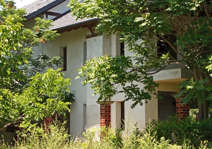 Ημιτελής μονοκατοικία 200 τ.μ. με θέση στάθμευσης