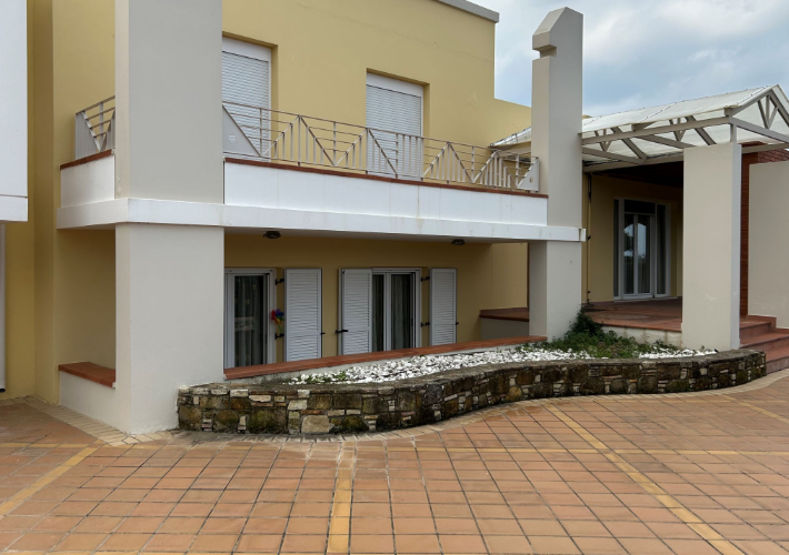 Μονοκατοικία 290 τ.μ. με θέσεις στάθμευσης