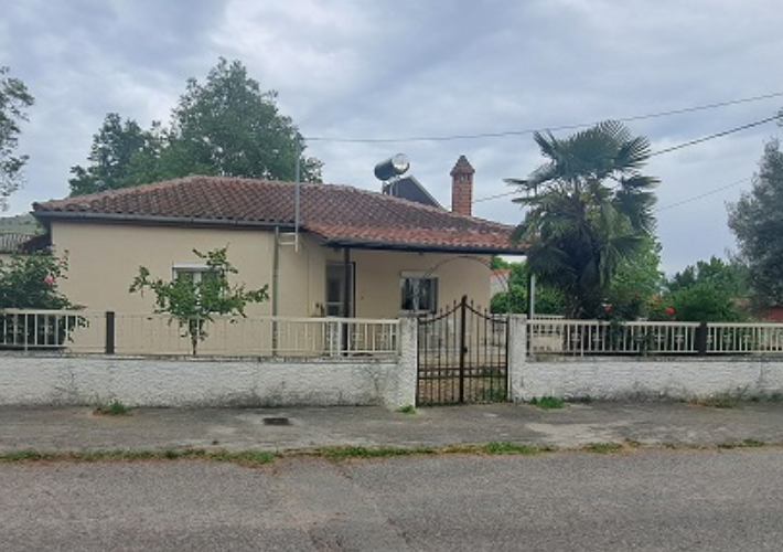 Μονοκατοικία 60 τ.μ. με αποθήκη 177 τ.μ.