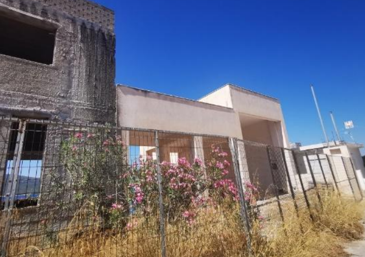 Ημιτελές κτήριο κατοικιών 533 τ.μ. με θέσεις στάθμευσης και πισίνα