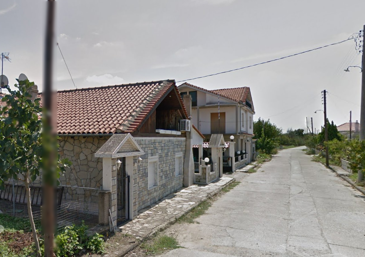 Μονοκατοικίες 395 τ.μ. με αποθήκες 125 τ.μ.