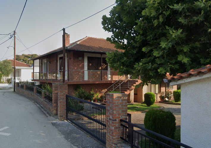 Μονοκατοικία 228 τ.μ. με αποθήκες 345 τ.μ.