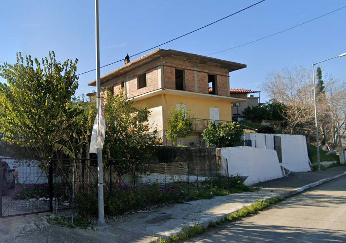 Ημιτελές κτήριο κατοικιών 202 τ.μ.