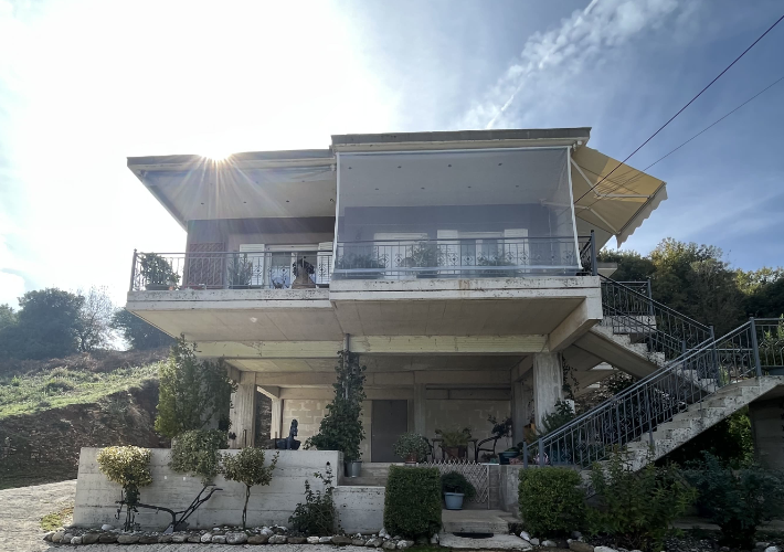 Ημιτελής μονοκατοικία 208 τ.μ. και βοηθητικός χώρος 6 τ.μ.