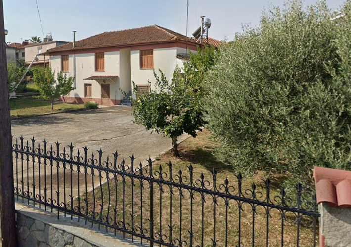 Κτήρια κατοικιών 574 τ.μ. και βοηθητικός χώρος 7 τ.μ.