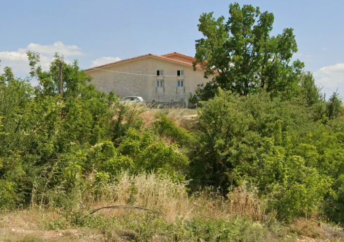 Επαγγελματικό κτήριο 361 τ.μ. και βοηθητικός χώρος 70 τ.μ.