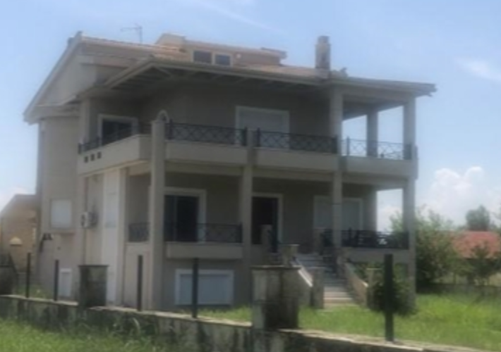 Μονοκατοικία 388 τ.μ. με βοηθητικό κτήριο 60 τ.μ.